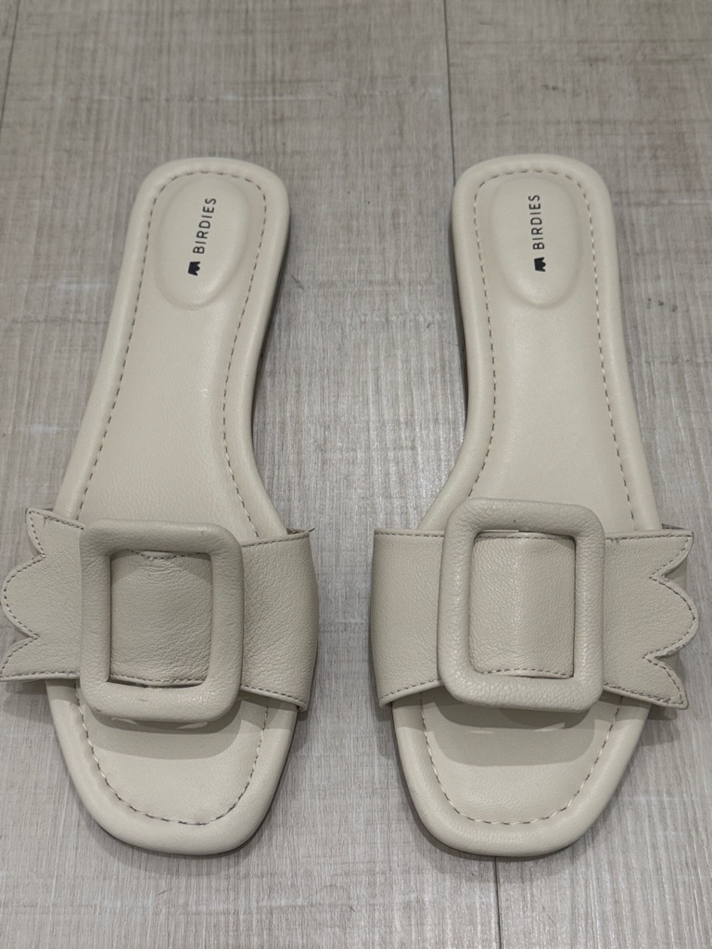 Birdies Cream Leather Slide Sandals with Buckle Accent Size 8, Comfort Flats